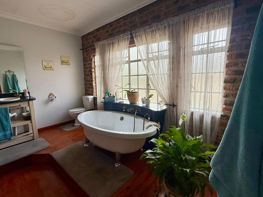 6 Bedroom Property for Sale in Bainsvlei Free State
